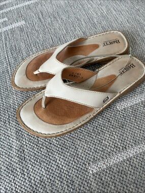 Born White Leather Thong Sandals with Tan Footbed